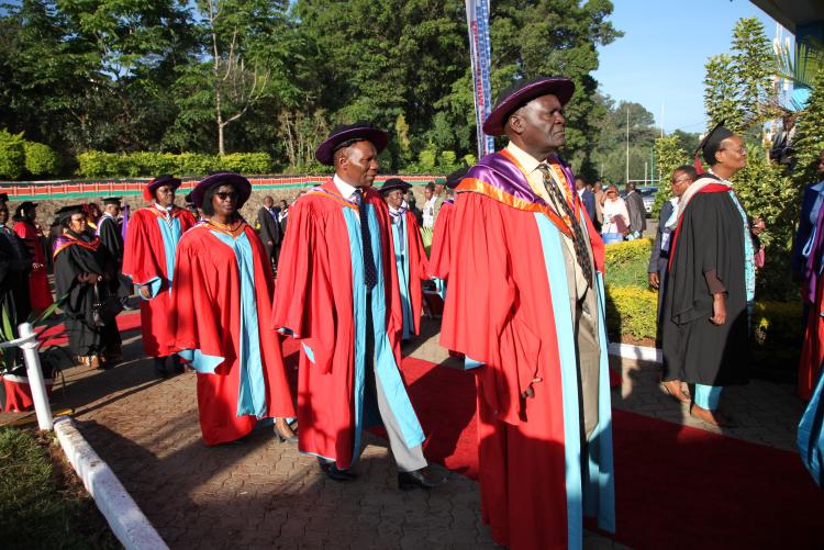 uon graduation gowns